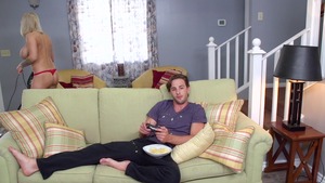 MommyGotBoobs: Bald Alyssa Lynn cheating